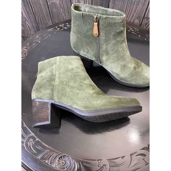 9 1/2, Rockport Cobb Hill ankle boots in green suede. Purchased but never worn. - Picture 2 of 12